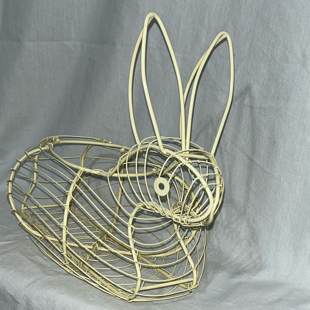 Wire bunny rabbit shaped basket